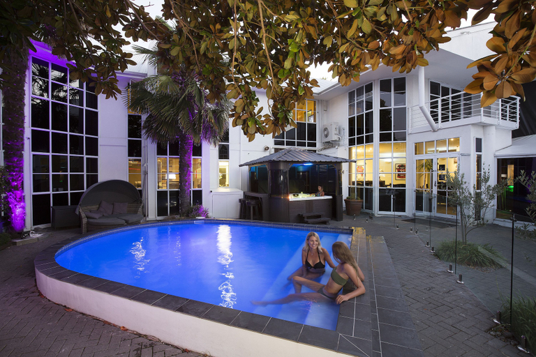 Sport & Beauty 2, Pavilions Hotel, Christchurch