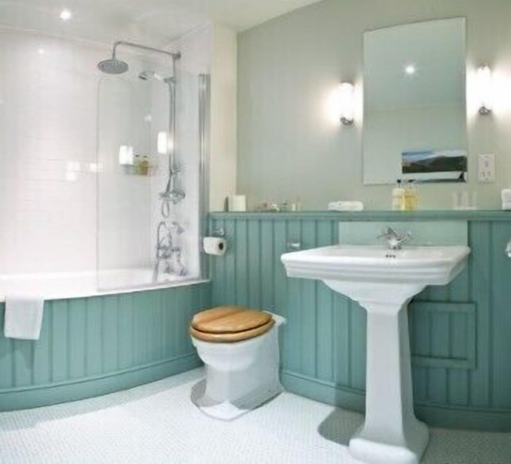 Bathroom 4, The Collingwood Arms Hotel, Northumberland