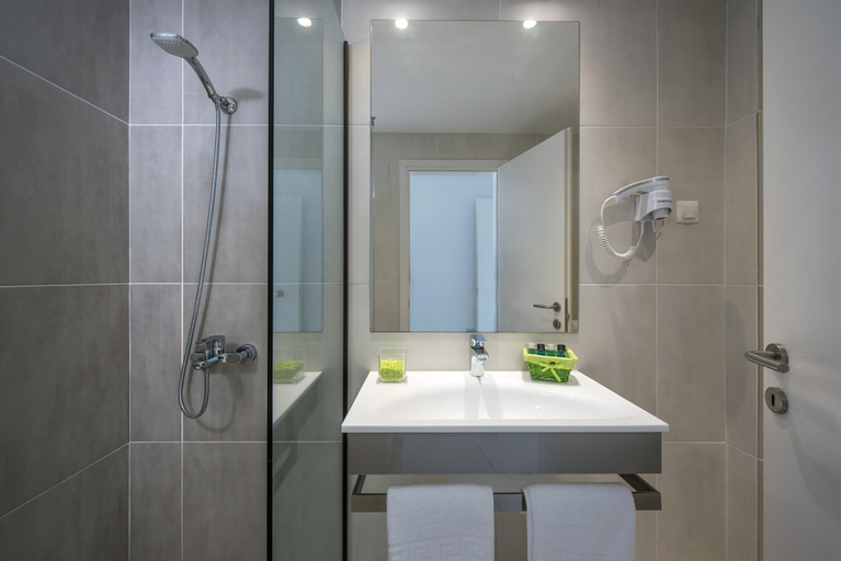 Bathroom 5, Alexander House, Crete