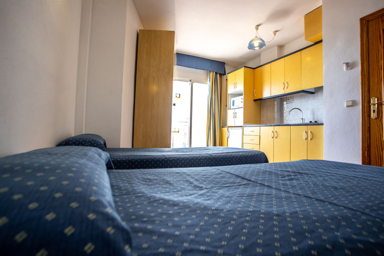 Bedroom 3, Hotel Apartamentos Mojácar Beach, Almería