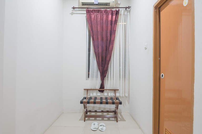 Others 5, RedDoorz near Alun Alun Subang, Subang