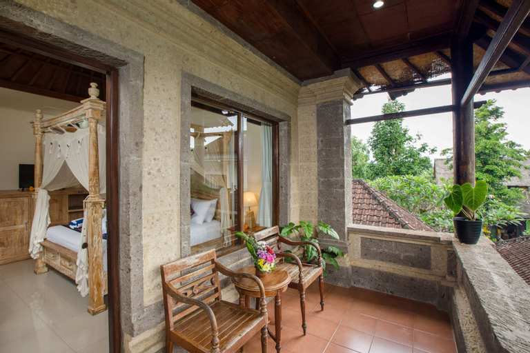 Exterior & Views 23