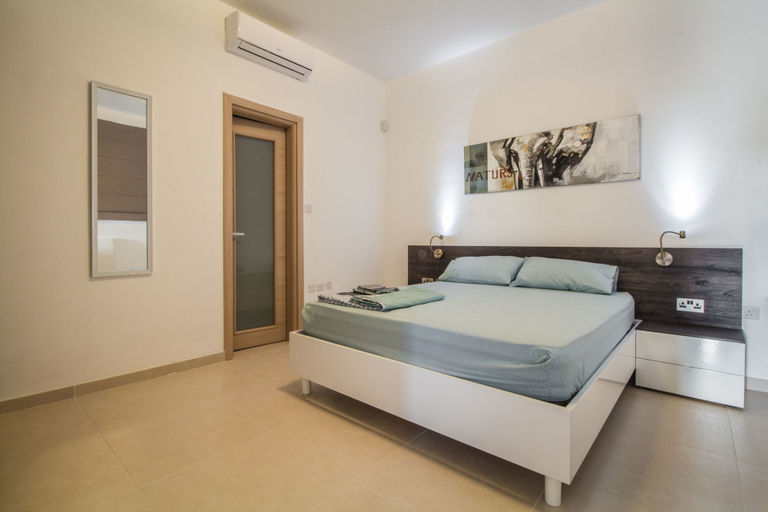 Bedroom 2, Ocean Gardens B3