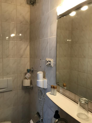 Bathroom 4, Hotel La Isla, Köln