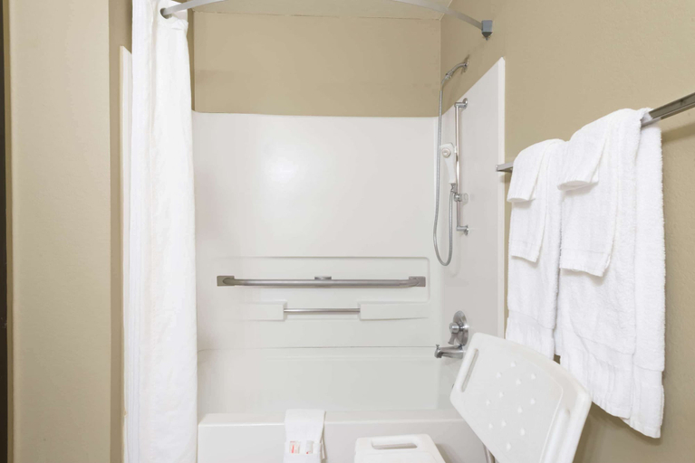 Bathroom 4, Super 8 by Wyndham Socorro, Socorro