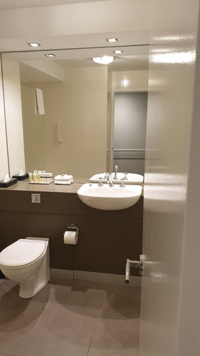 Bathroom 4, Melbourne Kew Central Apartment Hotel, Melbourne