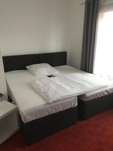 Bedroom 2, Hotel Weinberg, Wolfenbüttel