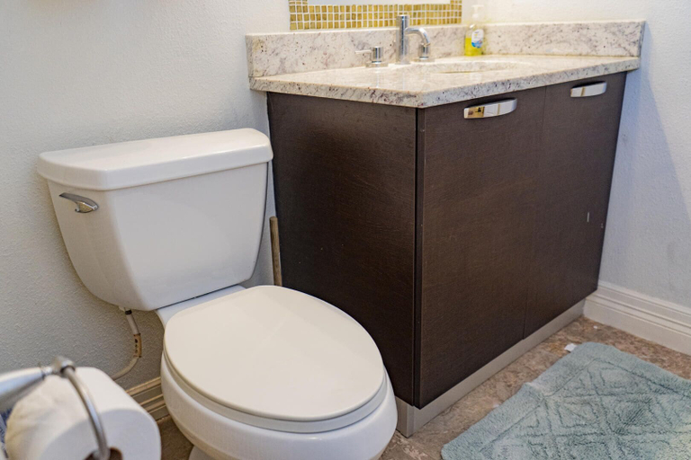 Bathroom 3, Esperanza Villas A, Cameron