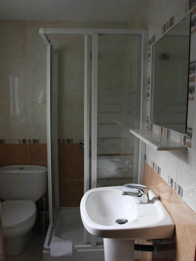 Bathroom 4, Hostal Sardinero, Madrid