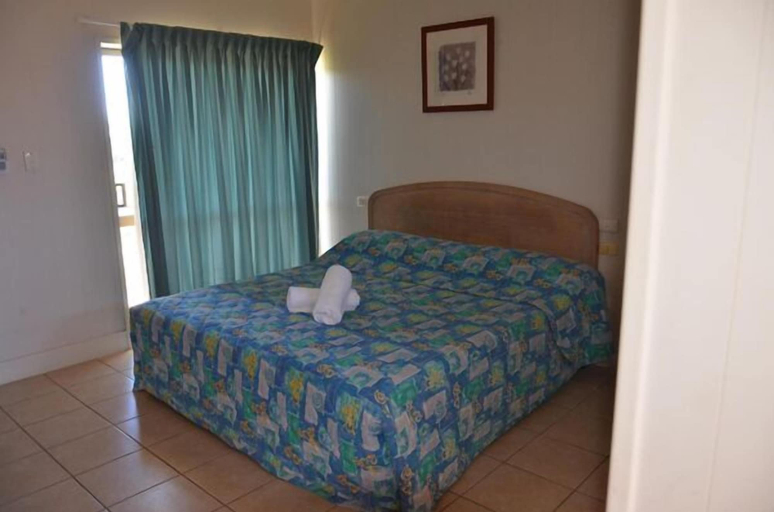 Bedroom 2, Kurrmine Beach Motel, Johnstone