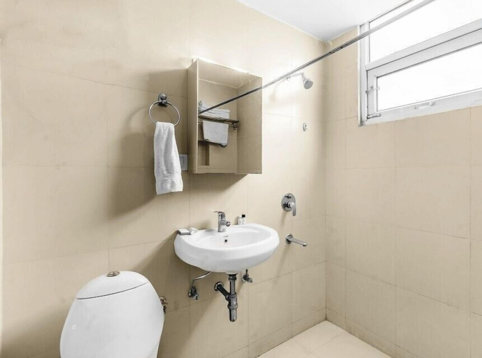 Bathroom 4, Villa Paradiso, Kangra