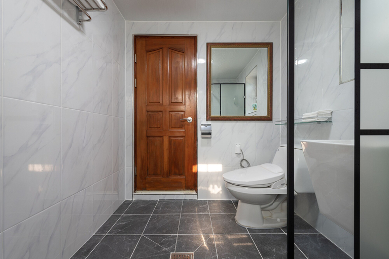 Bathroom 3, The Hue Largo Bundang, Seongnam