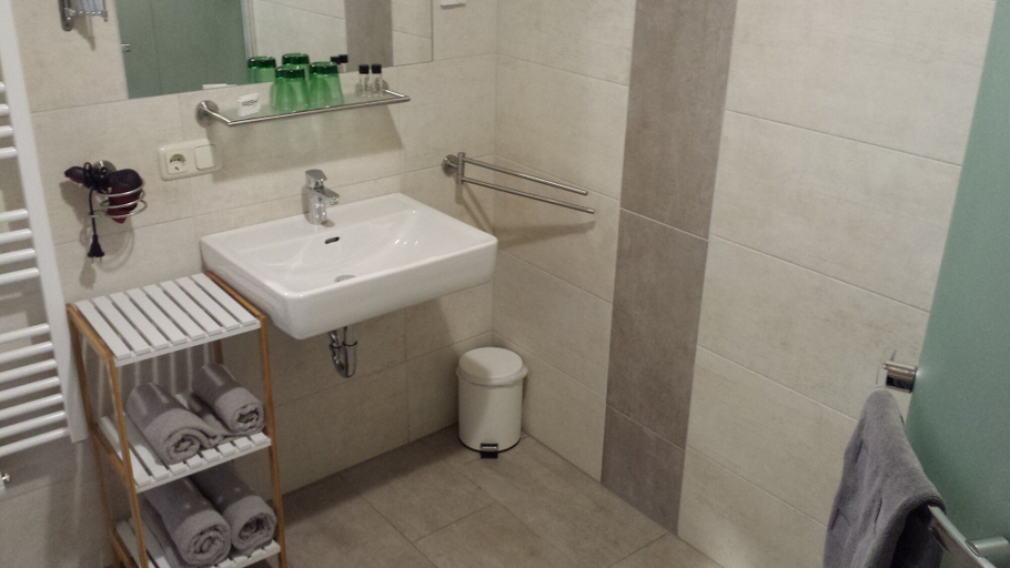 Bathroom 3, Hotel Sonnenlicht, Zell am See