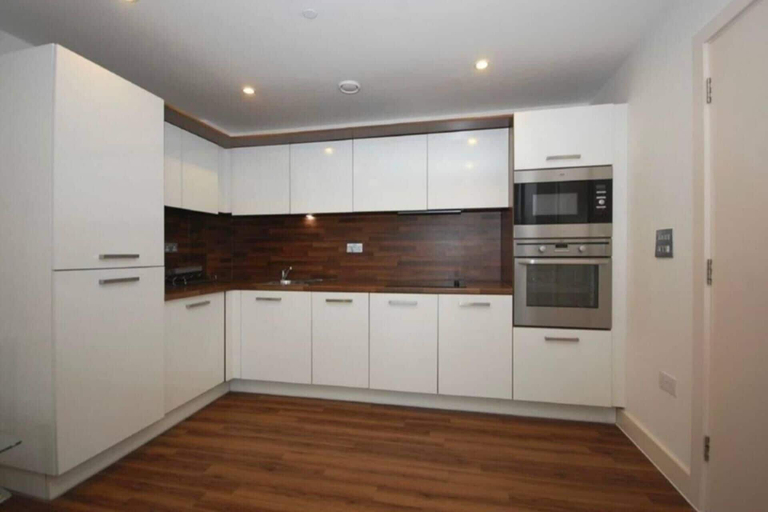 Others 5, Lovely Luxury 1-bed Apartment in Wembley, London