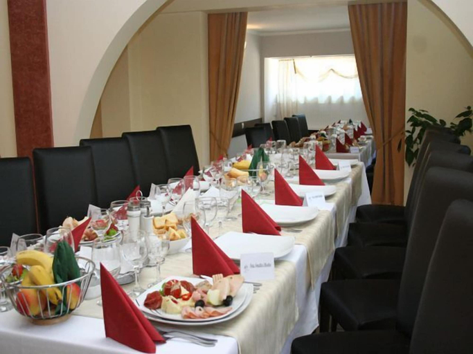 Food & Drinks 4, Apollo Central, Sibiu