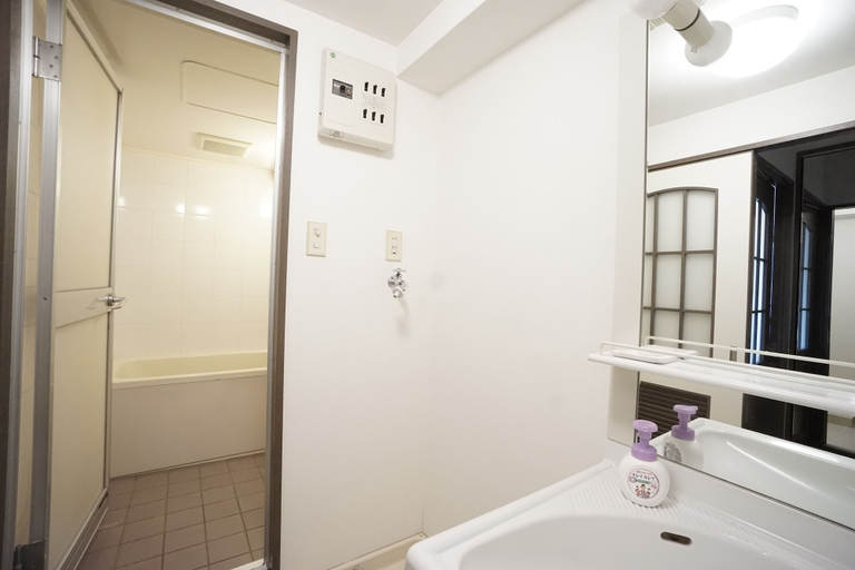 Bathroom 3, Terry's Apartment Shinsaibashi East I G07C, Osaka