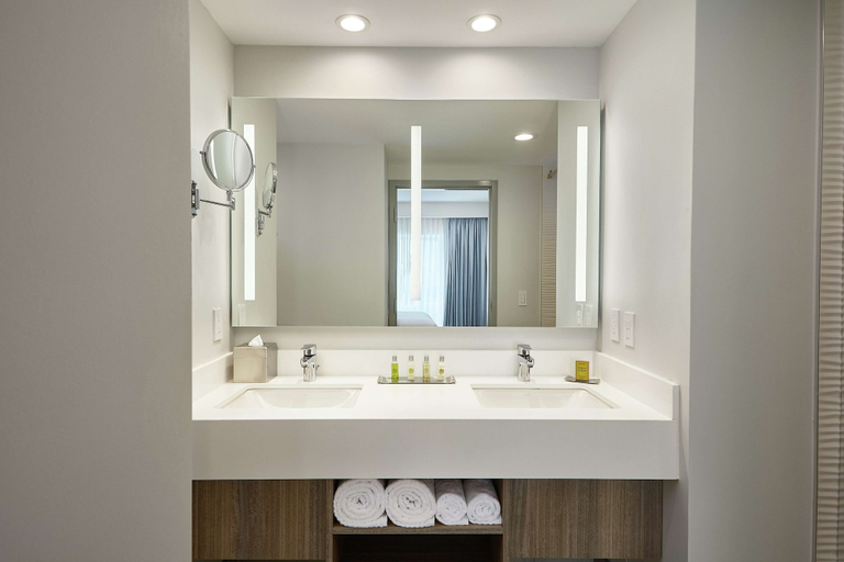 Bathroom 5, DoubleTree by Hilton Managua, Managua