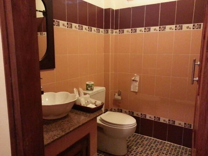 Bathroom 3, Visoun Namsok Hotel, Luang Prabang