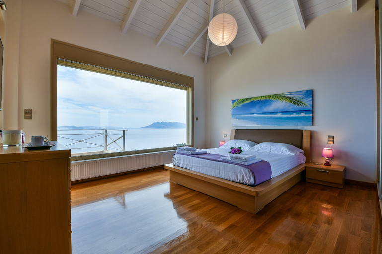 Bedroom 3, Villa with Striking views over the infinity Pool, Peloponnese