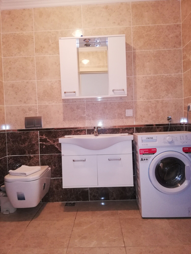 Bathroom 5, A Suit Residence, Merkez