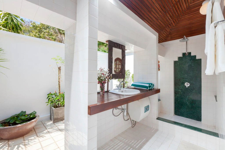 Bathroom 3, Baan Khunying – Secluded Phuket Beachfront Villa, Pulau Phuket