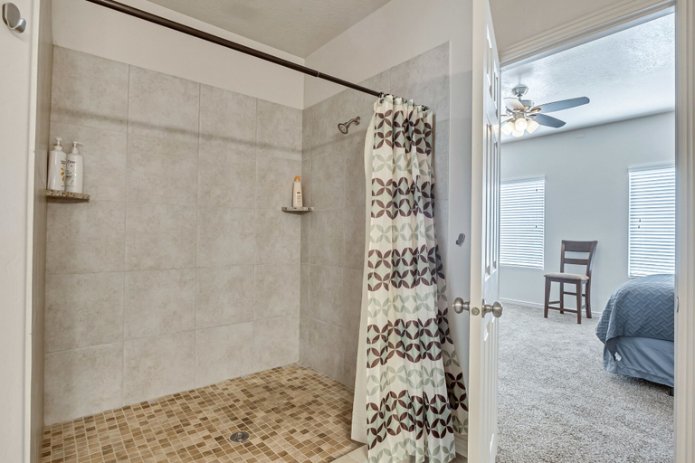 Bathroom 4, Spacious & New Guesthouse in Orem - Provo, Utah