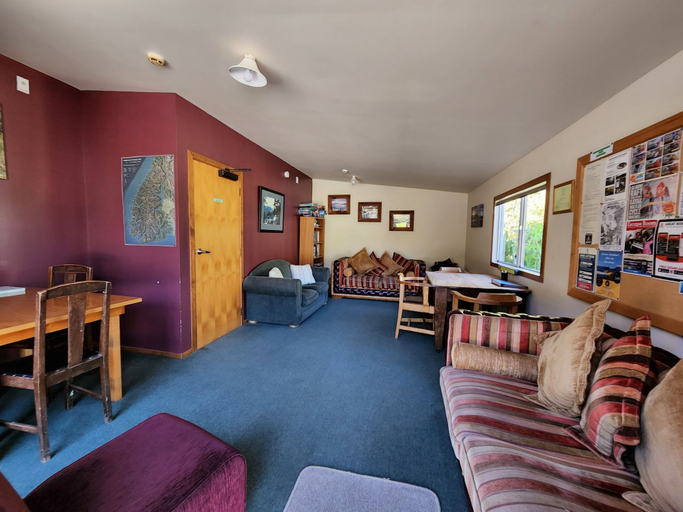 Others 5, Possum Lodge, Southland