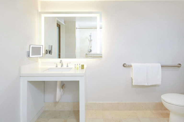 Bathroom 5, DoubleTree by Hilton Torrance - South Bay, Los Angeles