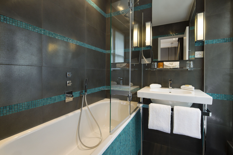 Bathroom 4, Le Pradey, Paris