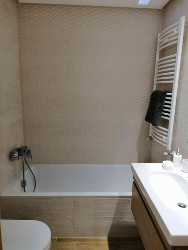 Bathroom 5, Bright Stylish 1bd Flat in Jardins De Carthage, Bouhaira