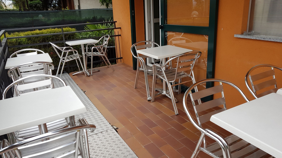 Others 5, La Collina, Como