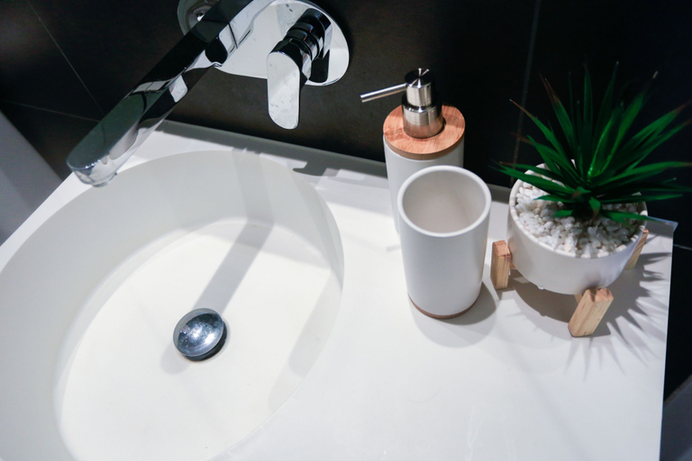 Bathroom, Stunning Newly Furnished 2 Bedrooms Apartment, Melbourne