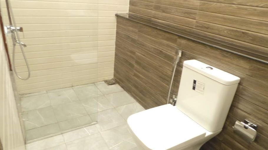 Bathroom 3, Wind Mill Villa Hotel, Negombo