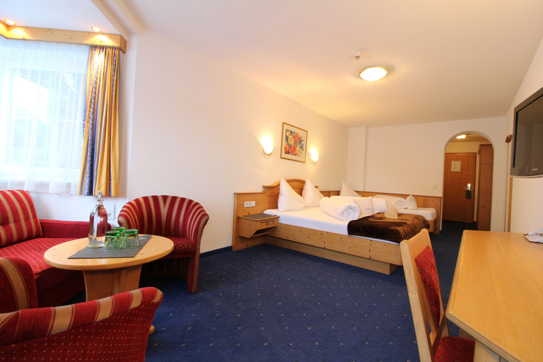 Bedroom 3, Hotel Höllroah, Landeck