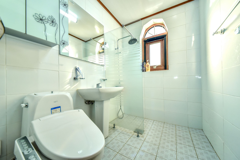Bathroom 3, Padobwa Pension, Seogwipo