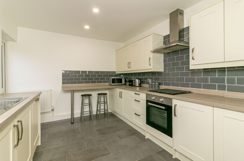 Others 4, Denby Lodge, Hertfordshire