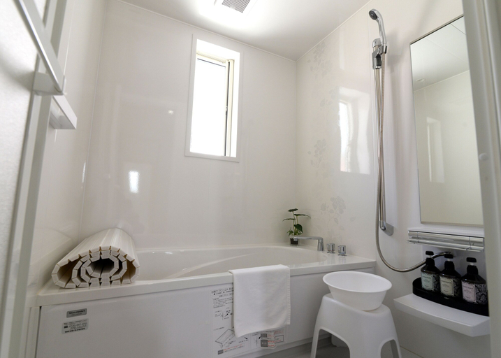 Bathroom 4, Kukuru, Nakijin