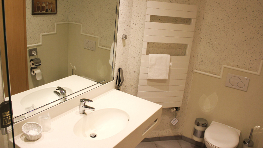 Bathroom 3, Hotel Victoria, Paderborn