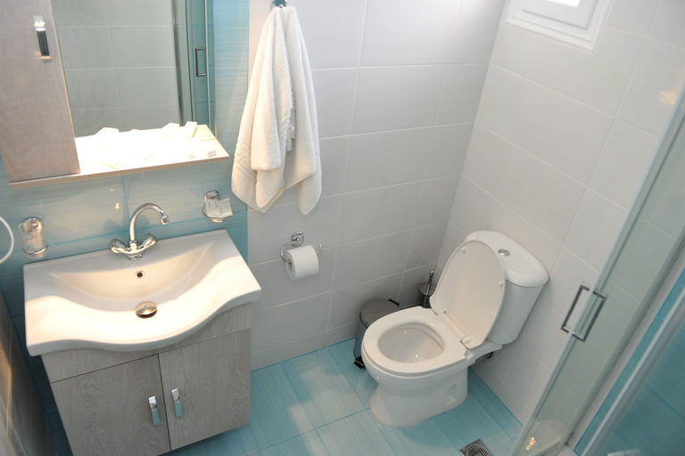 Bathroom 5, Anna Apartments, Ionian Islands