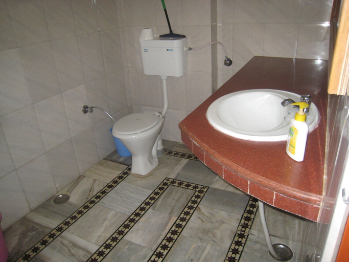Bathroom 4, Kedareswar Bed and Breakfast, Chandauli
