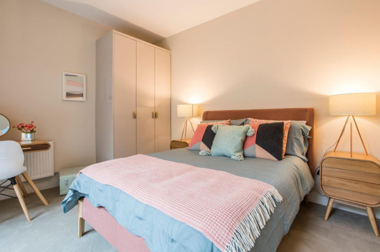 Bedroom 2, The Mary Robinson Suite - hiphipstay, Dublin