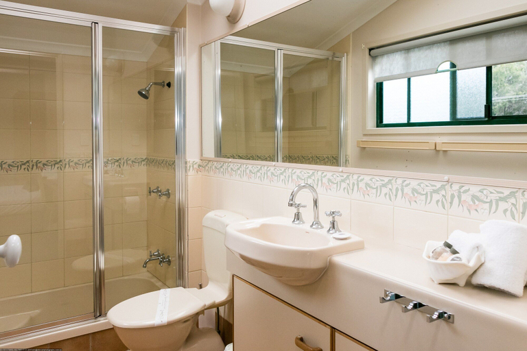 Bathroom 3, Boat Harbour Stays, Hervey Bay - Pt A