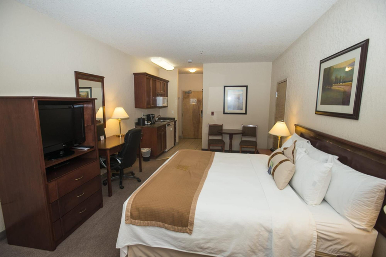 Bedroom 3, Lakeview Inns & Suites - Chetwynd, Peace River
