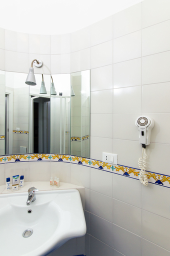 Bathroom 4, Residence Due Torri, Salerno