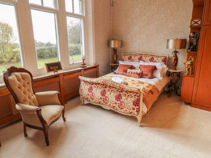 Bedroom 2, Peak Manor, Derbyshire