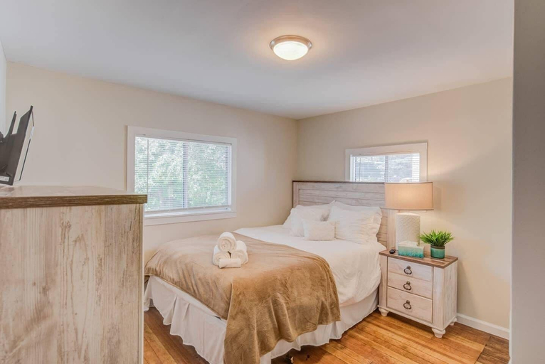 Bedroom 1, 3brdowntownwalk to Everywhere & Bars W/fire pit, El Paso
