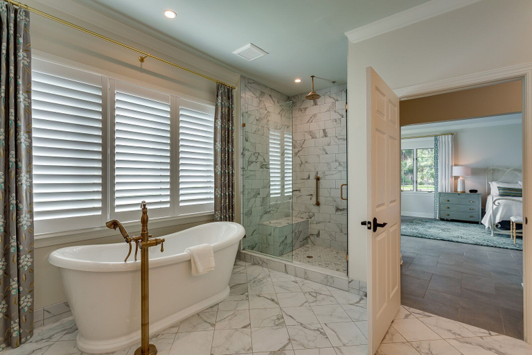 Bathroom 4, Azaleana Manor, Clay