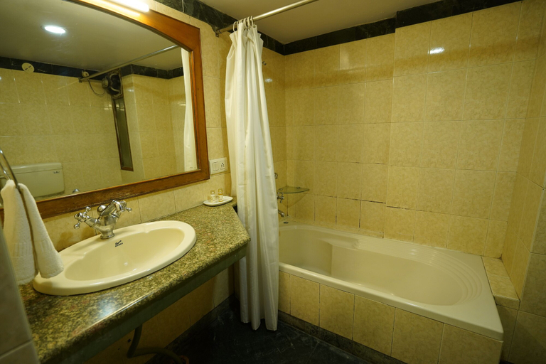 Bathroom 3, Hotel Royal Palazzo, Jaipur