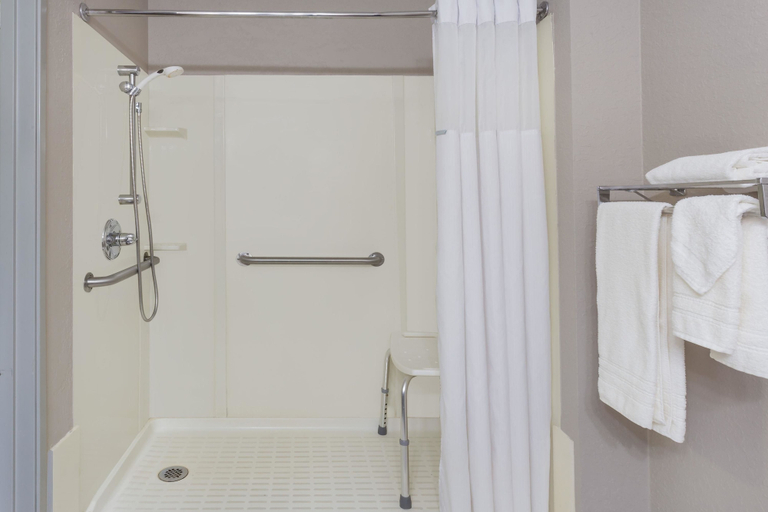 Bathroom 4, Super 8 by Wyndham Hebron Lowell Area, Lake