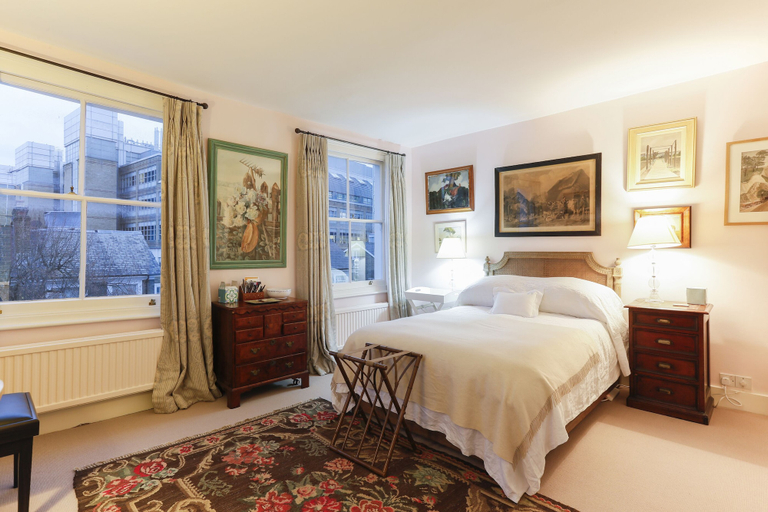 Bedroom 3, JOIVY Attractive Chelsea Apartment Sleeps 4, London